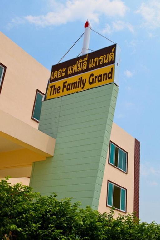 Hotel The Family Grand à Udon Thani Extérieur photo